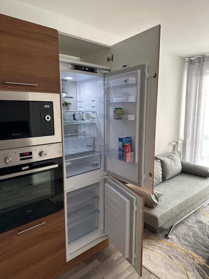 Agreable 2 Pieces Avec Balcon Et Parking Transports By Immo Kit Bnb ซาร์คเซลส์ ภายนอก รูปภาพ