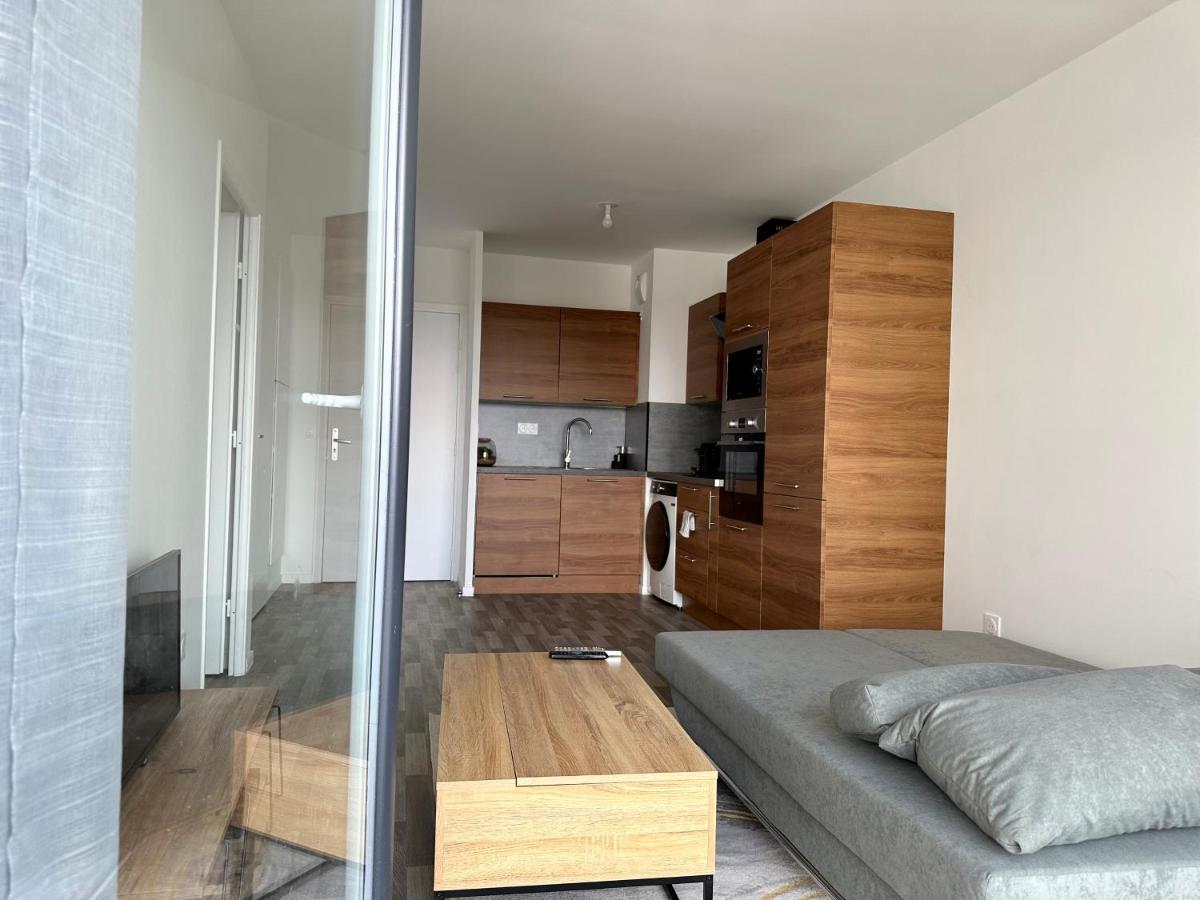 Agreable 2 Pieces Avec Balcon Et Parking Transports By Immo Kit Bnb ซาร์คเซลส์ ภายนอก รูปภาพ